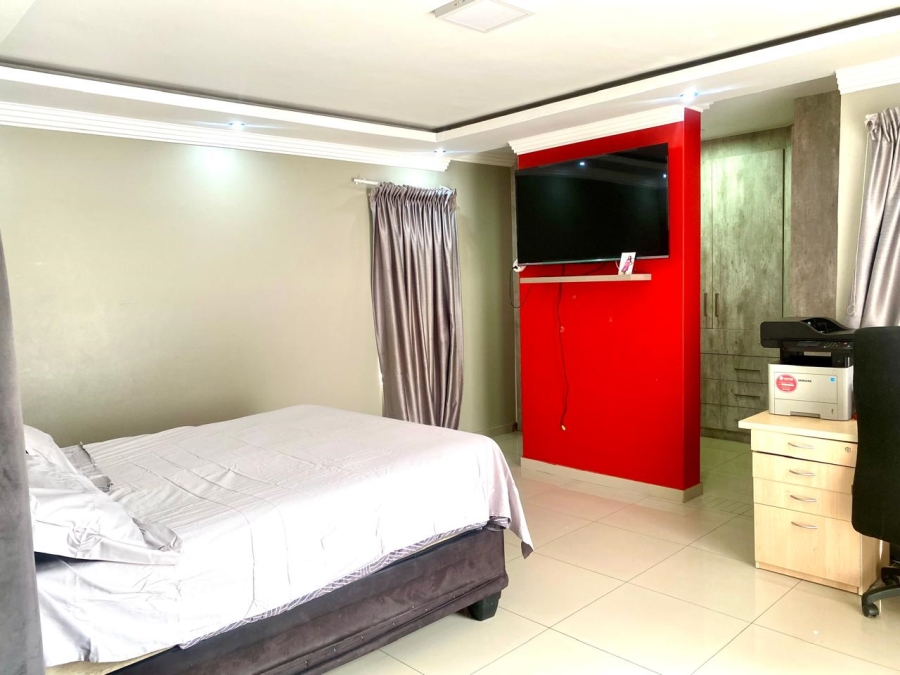 4 Bedroom Property for Sale in Waterval East North West